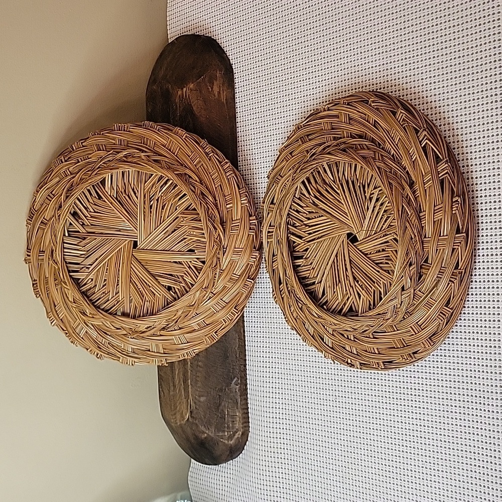 Rattan Plates - Picture 2 of 2